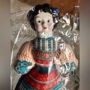 1981 Avon American Heritage Vintage-Style Porcelain Folk Doll